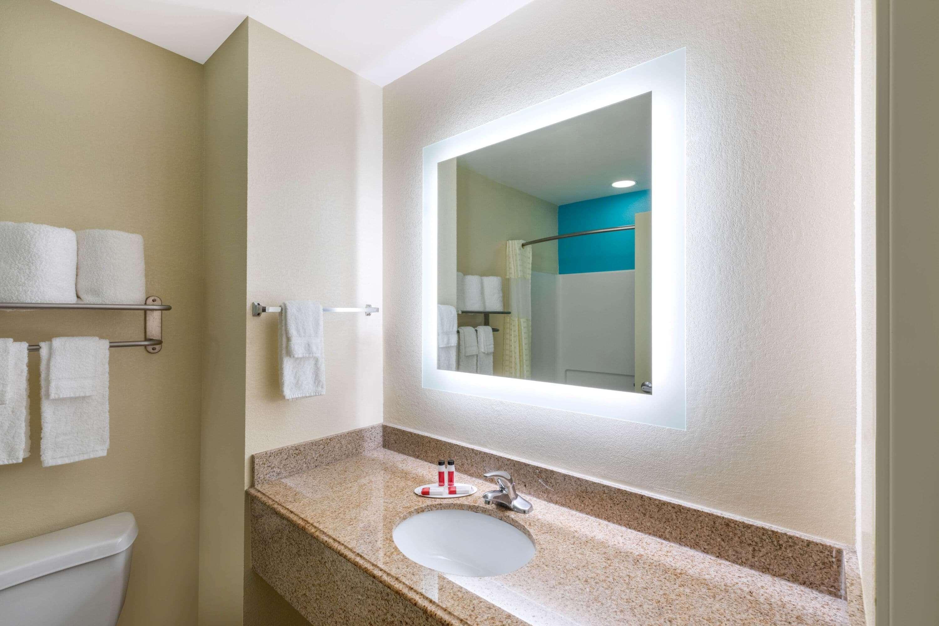 Howard Johnson By Wyndham Houma Esterno foto