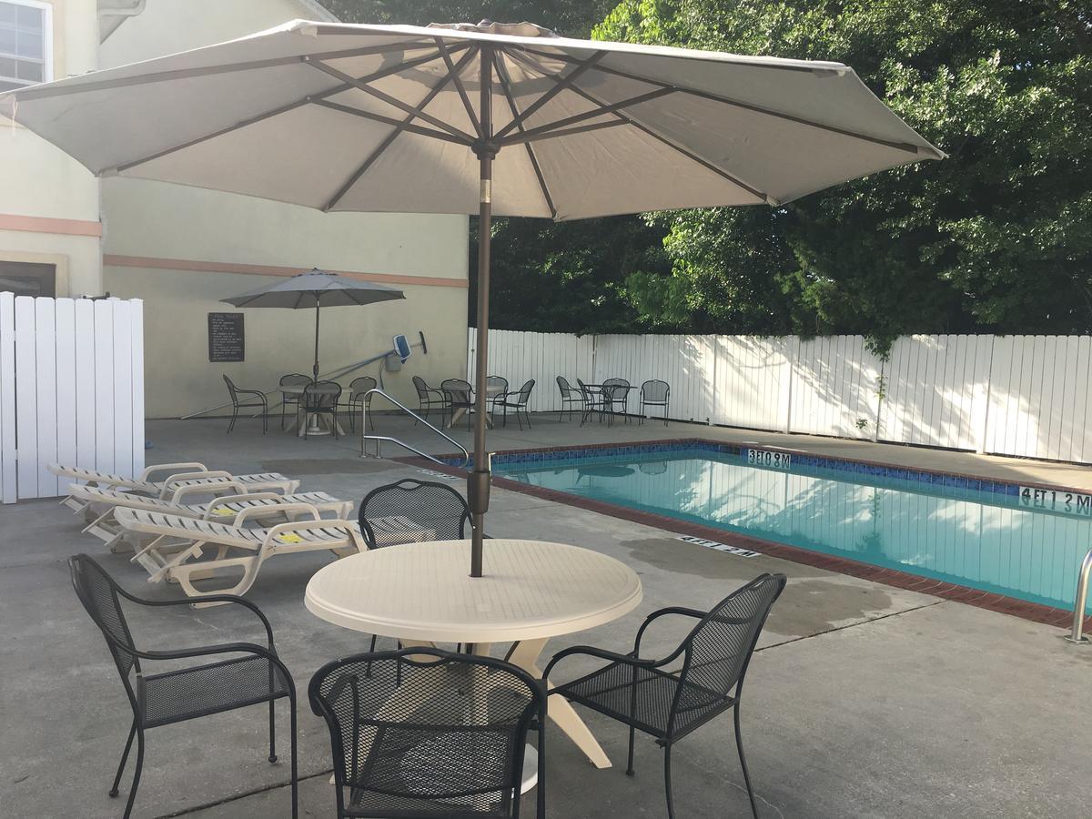 Howard Johnson By Wyndham Houma Esterno foto